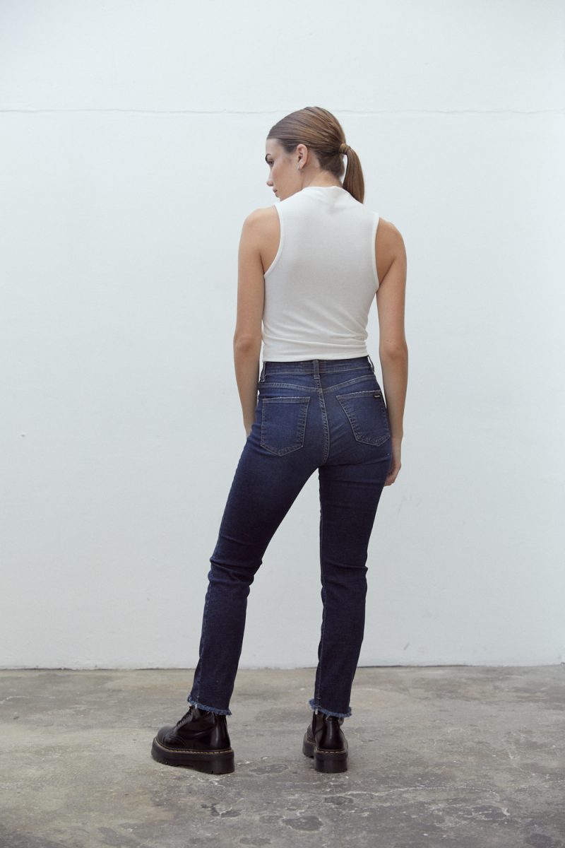 STRAIGHT SALLY CROP ELASTIZADO - Imagen 2