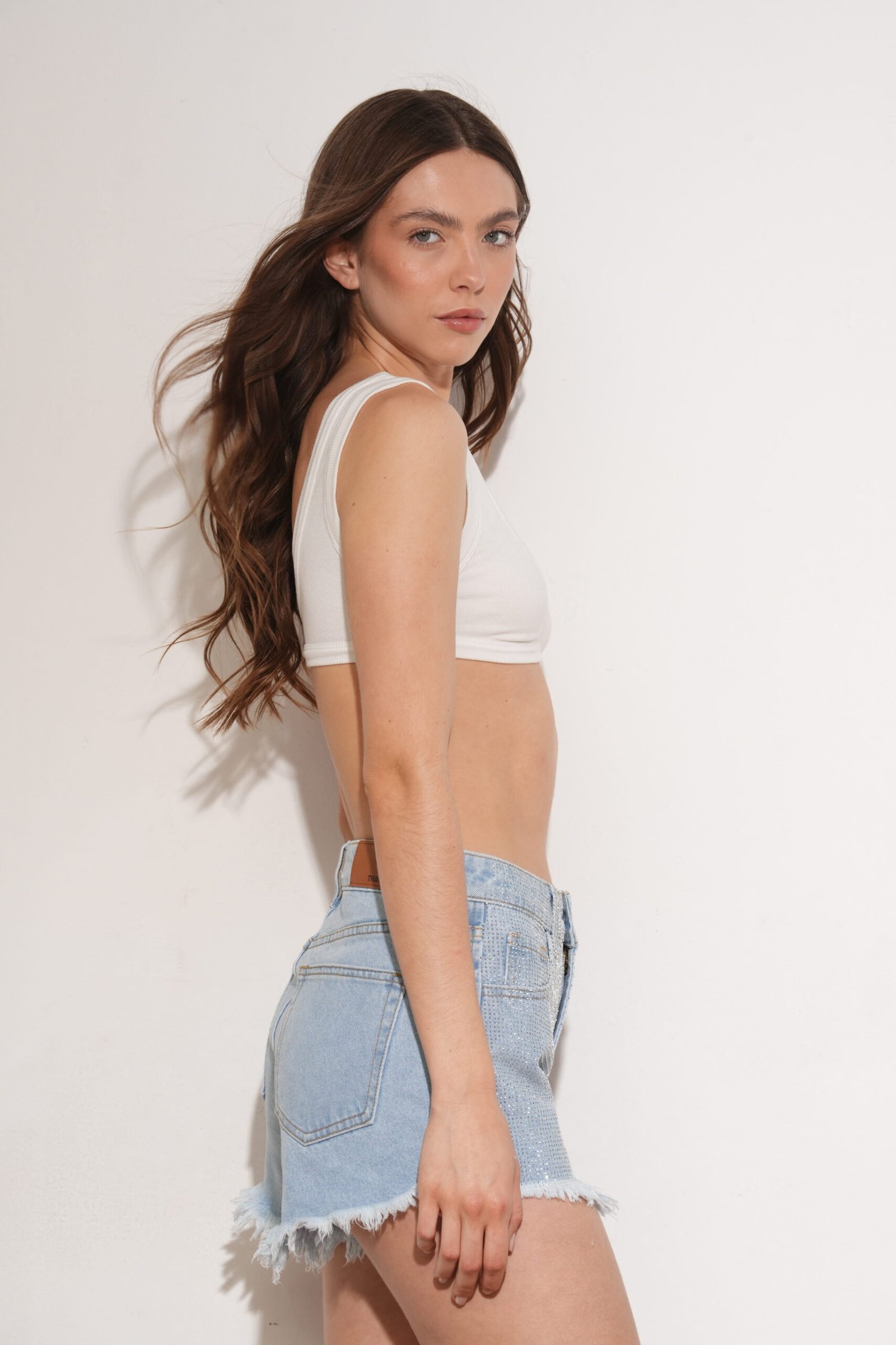 SHORT DESFLECADO CELESTE FULL STRASS - TH15CELESTE - Imagen 4