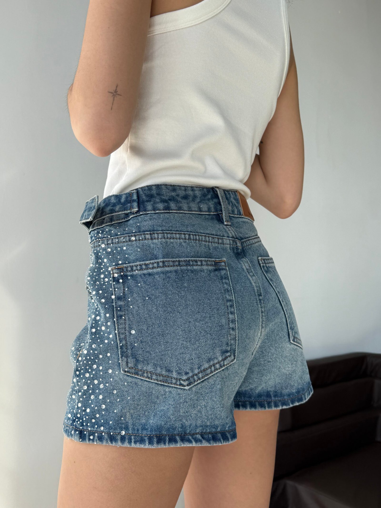 SHORT CARPINTERO SIDE STRASS AZUL - TH20 - Imagen 3